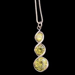 Beautiful 925 Silver Peridot necklace.